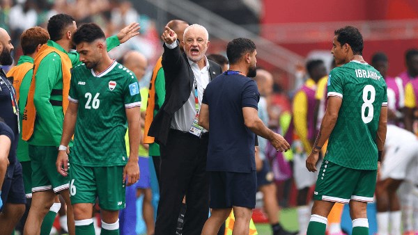 أرنولد يوافق على تجديد عقده مدربا لمنتخب العراق