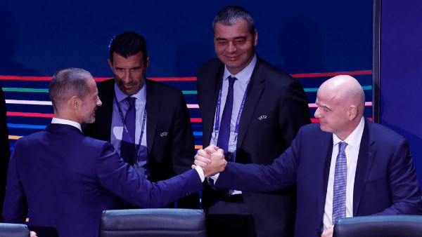 مخادع.. لويس فيجو يطالب برحيل إنفانتينو