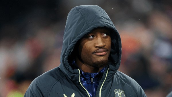 الاتحاد الإنجليزي يتهم مهاجم إيفرتون بانتهاك قواعد المراهنات