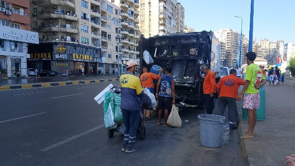 محافظة الإسكندرية: رفع 15,700 طن مخلفات من جميع الأحياء خلال 72 ساعة