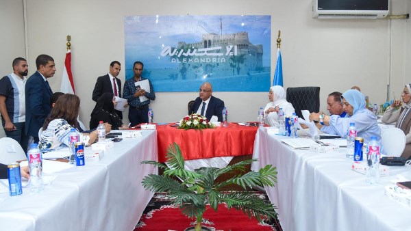 محافظ الإسكندرية يعقد اللقاء الجماهيري ويؤكد: خدمة المواطن أولوية