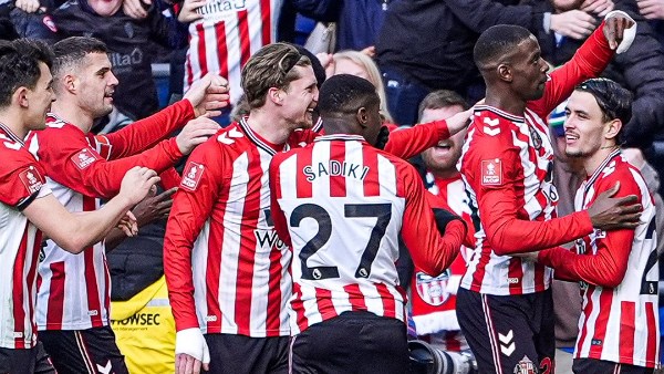 إيبسويتش تاون يفوز على سندرلاند 2-1 في الدوري الإنجليزي