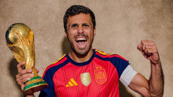 الكلاسيكو يشتعل في الميركاتو.. رودري يشعل حربًا جديدة بين ريال مدريد وبرشلونة.. ايه الحكاية