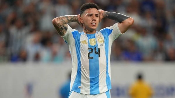 نحتاج لاعبين لديهم رغبة.. ألونسو يعلق على استبعاد إنزو فيرنانديز من تشكيلة تشيلسي