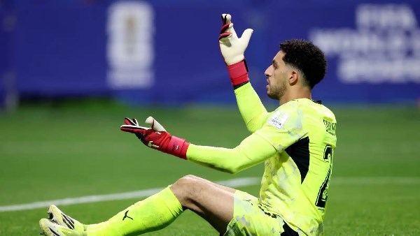 الأهلي يرفض عرضًا أوروبيًا لضم مصطفى شوبير ويتمسك باستمراره