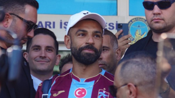 محمد صلاح يخضع للفحص الطبي مع طرابزون سبور “فيديو”