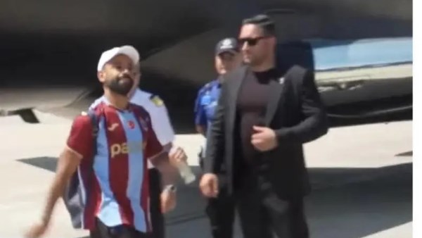 محمد صلاح يصل إسطنبول تمهيدًا لإعلان انتقاله إلى طرابزون سبور