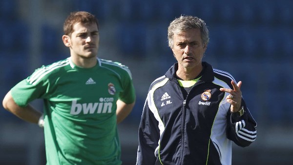 بعد 13 عامًا .. وثائقي جديد يكشف أسرار صدام مورينيو وكاسياس في ريال مدريد