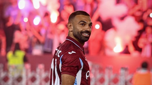 شروط محمد صلاح ووكيله وراء توقف المفاوضات.. رئيس «بشكتاش» التركي يكشف الكواليس