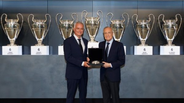 ريال مدريد يقدم مورينيو رسميًا.. البرتغالي يوقع عقده الجديد