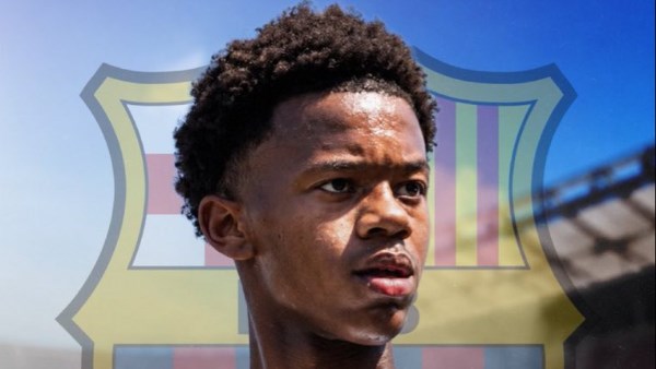 بطلب من هانز فليك.. برشلونة يحسم صفقة المدافع الألماني