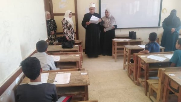 مدير ازهر مطروح يتفقد امتحانات «الدور الثاني» للشهادات الابتدائية والإعدادية والقراءات