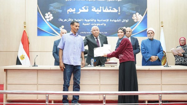 محافظ مطروح: الاعلان بكل شفافية عن المنح الجامعية الخاصة