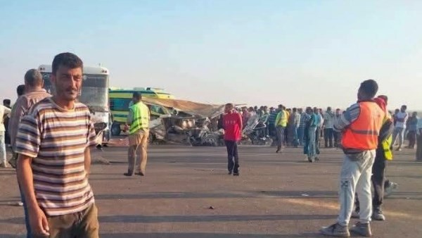 مأساة على طريق الضبعة.. 7 وفيات و8 مصابين في تصادم مينى باص وميكروباص وتريلا جنوب رأس الحكمة