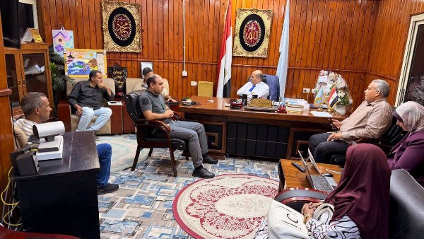 وكيل تعليم مطروح يجتمع مع الموجهين ويستعرض آليات سد العجز وتوزيع المعلمين