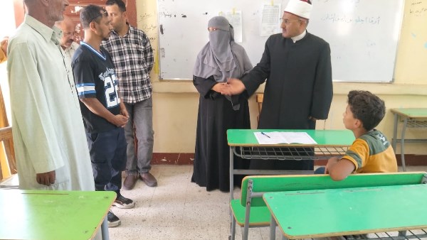 رئيس منطقة الإسماعيلية الأزهرية يتفقد امتحانات الدور الثاني للشهادة الابتدائية بمعهد أبوجريش