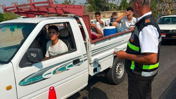 بعد حادث الدواويس.. مرور الإسماعيلية يشن حملة مكبرة على الطرق الصحراوية لضبط مخالفات نقل العمال