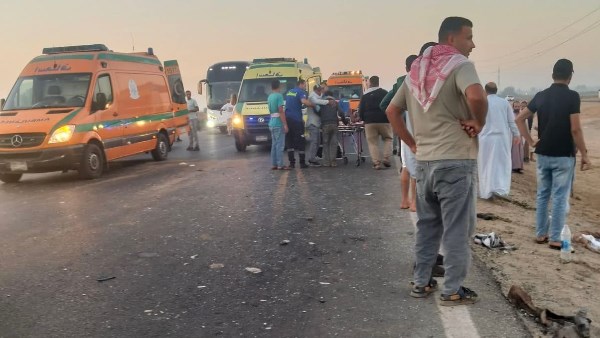 الصور الأولى لحادث تصادم سيارة عمال وملاكي بالإسماعيلية