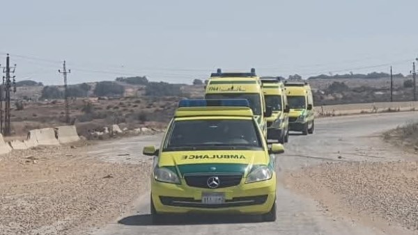 تصادم سيارتين أمام بوابة الاستثمار الجديدة بالإسماعيلية.. وإصابات بين عدد من العمال