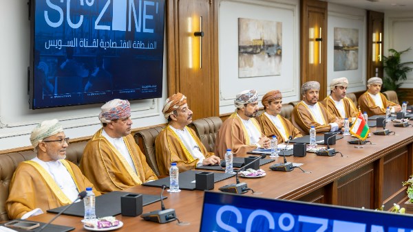رئيس المنطقة الاقتصادية لقناة السويس يستقبل وفدًا عُمانيًا رفيع المستوى