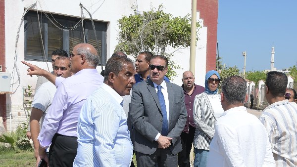 محافظ بورسعيد يتفقد أعمال النظافة بالمنطقة المحيطة بمكتبة مصر العامة وحديقة الشاطئ