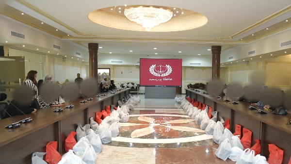 محافظ بورسعيد يبحث مطالب وشكاوى المواطنين المتعلقة بالقطاع الصحي
