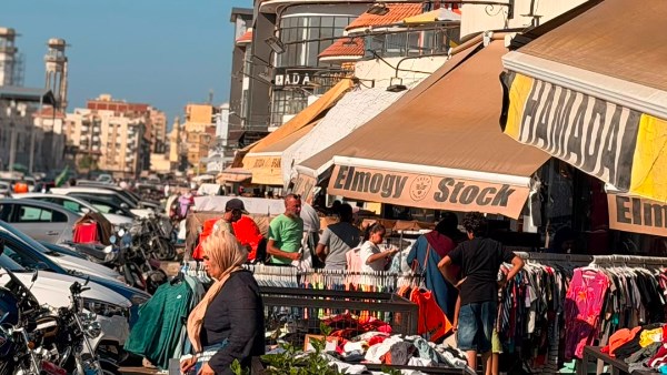 إقبال كبير على شواطئ بورسعيد وبورفؤاد وسوق الأسماك | صور