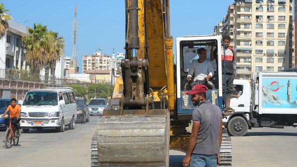 محافظ بورسعيد يتابع أعمال تطوير “شارع عبد الرحمن شكري” بحي الضواحي