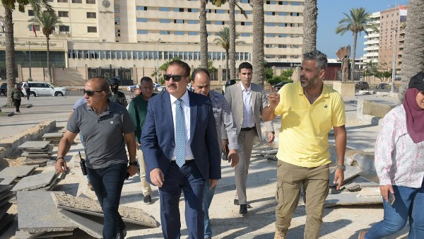 محافظ بورسعيد يتابع مستجدات أعمال تطوير ورفع كفاءة ميدان الشهداء المسلة بحي الشرق