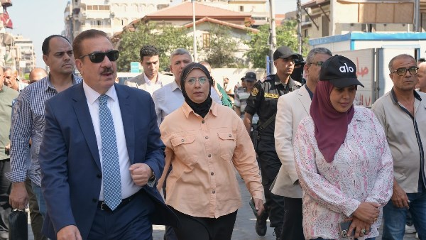 محافظ بورسعيد يتفقد بدء استئناف أعمال تطوير شارع “الحميدي” بحي العرب