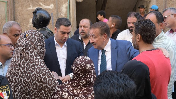 رصف طريق بطول 2 كم.. محافظ بورسعيد يتفقد أعمال الارتقاء بمساكن الزلط