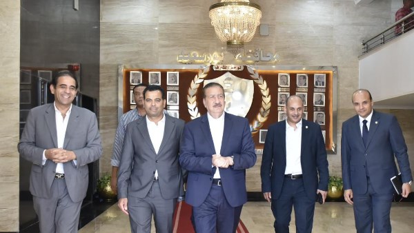 محافظ بورسعيد يلتقي الرئيس التنفيذي للهيئة العامة للاستثمار والمناطق الحرة ورئيس الجامعة لبحث سبل دعم الاستثمار وتعزيز التعاون