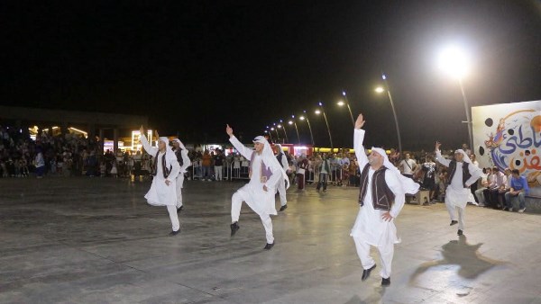 إقبال على مهرجان “شاطئ الفن” برأس البر