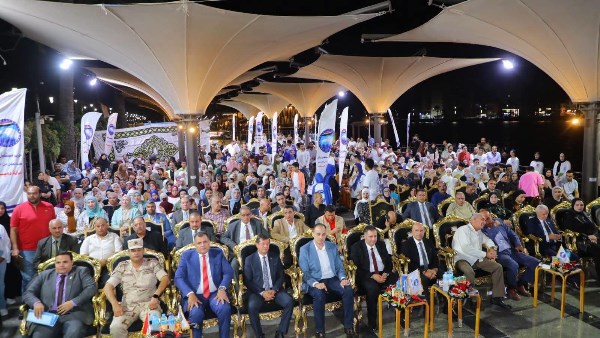 محافظ دمياط يكرم أوائل الشهادات العامة والأزهرية والدبلومات الفنية | صور