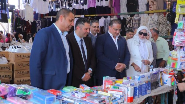 محافظ دمياط يفتتح معرض المستلزمات المدرسية بكفر البطيخ
