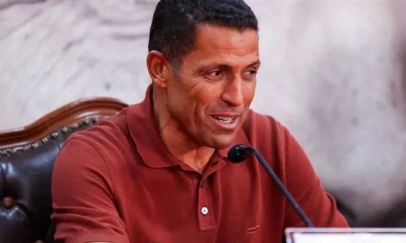 الأهلي يجمّد صفقة الظهير الأيمن