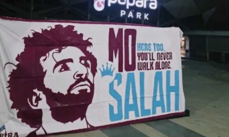 محمد صلاح يصل تركيا.. جماهير طرابزون سبور تحتشد لاستقبال النجم المصري