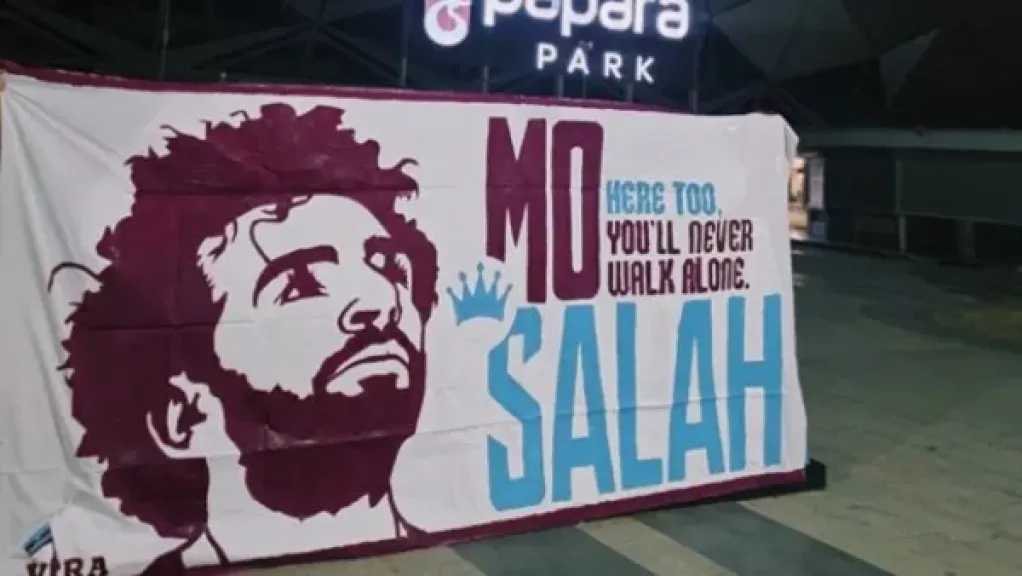 محمد صلاح يصل تركيا.. جماهير طرابزون سبور تحتشد لاستقبال النجم المصري