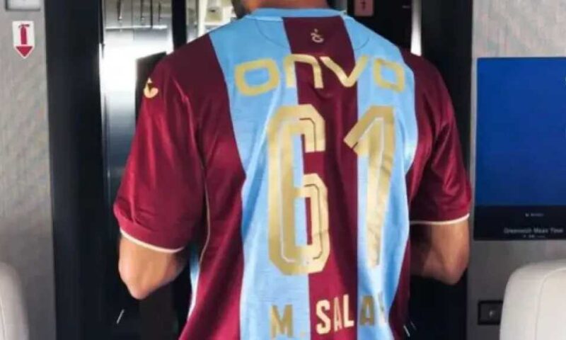 السر وراء الرقم 61.. كواليس الظهور الأول لمحمد صلاح بقميص طرابزون سبور