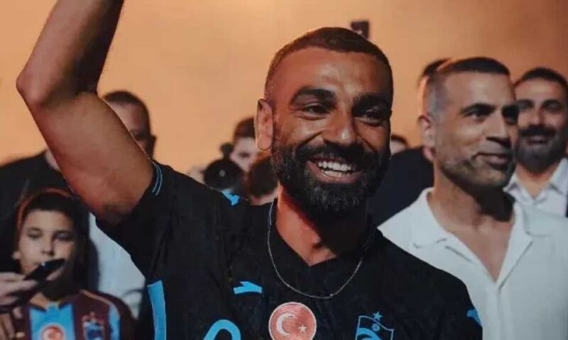 محمد صلاح يصنع طفرة جماهيرية.. صفحة طرابزون سبور تقترب من مليوني متابع بعد إعلان الصفقة