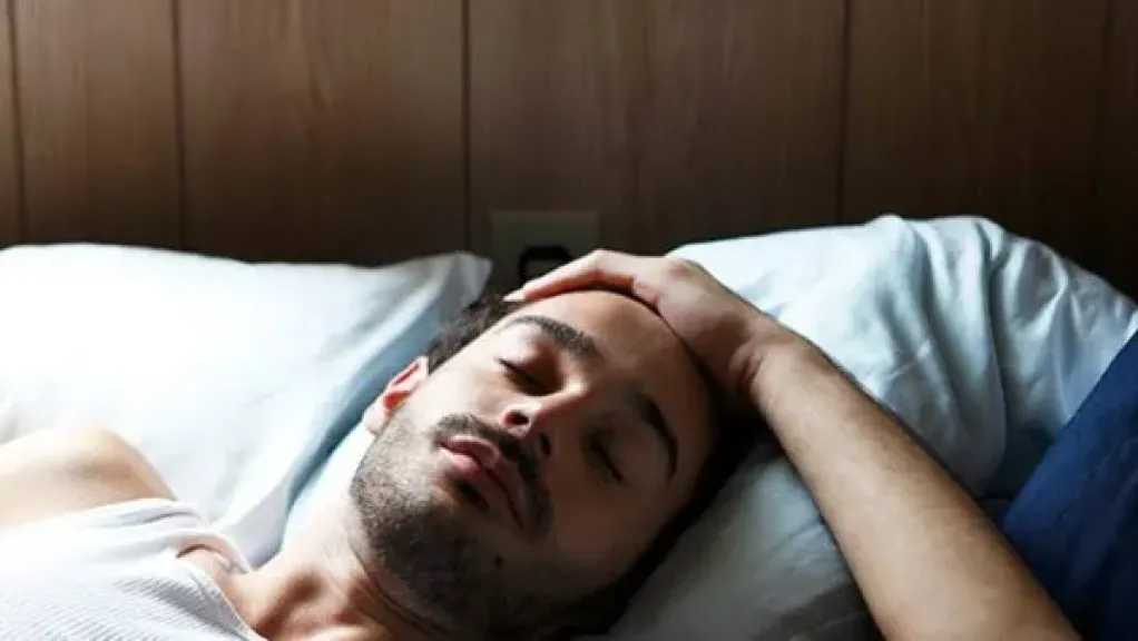 دراسة تكشف علاقة بين النوم الطويل ومؤشرات مبكرة لألزهايمر