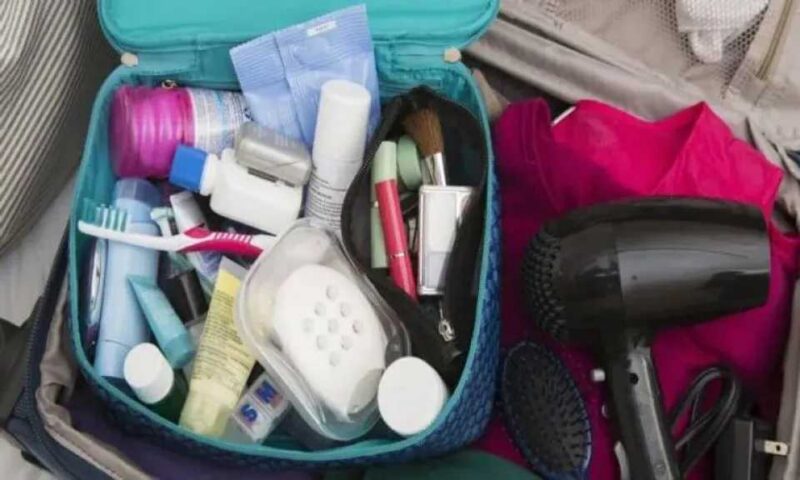 ما الذي يجب وضعه في حقيبة السفر؟ قائمة أساسية لا غنى عنها