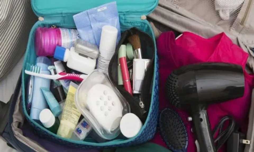 ما الذي يجب وضعه في حقيبة السفر؟ قائمة أساسية لا غنى عنها
