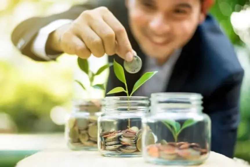 الادخار أم الاستثمار: أيهما يناسب أهدافك المالية؟