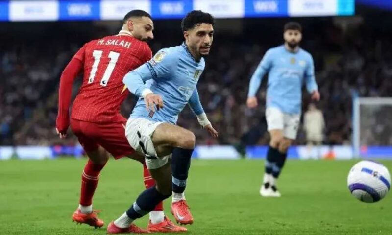 نيوكاسل يزاحم توتنهام لضم عمر مرموش من مانشستر سيتي