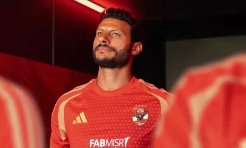 محمد الشناوي يرفض الاعتزال مع الأهلي.. ويطلب تمديد عقده موسمًا إضافيًا