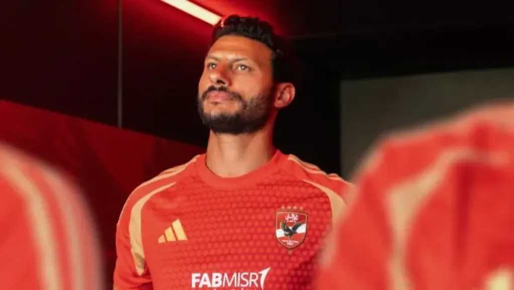 محمد الشناوي يرفض الاعتزال مع الأهلي.. ويطلب تمديد عقده موسمًا إضافيًا