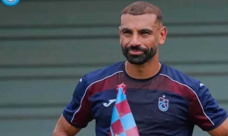مشجع تركي يرحب بالجماهير المصرية لمتابعة محمد صلاح مع طرابزون سبور