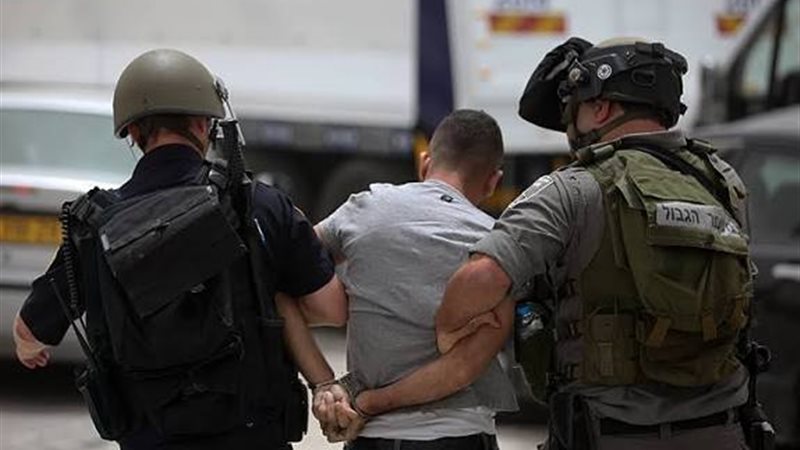 الاحتلال يعتقل 5 فلسطينيين من طولكرم وضاحية اكتابا