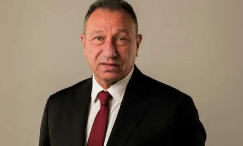 الخطيب يدرس عدم السفر إلى إسبانيا لحضور مباراة الأهلي وبرشلونة